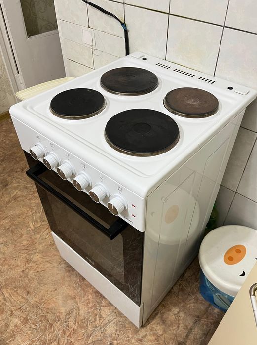 Электро плита с 4 конфорками