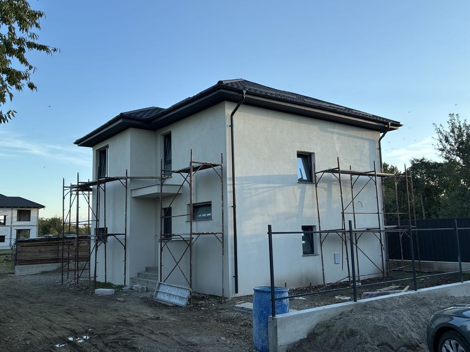 Casa individuala cu terasa si curte in Radauti