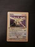 Vând cartonase pokemon