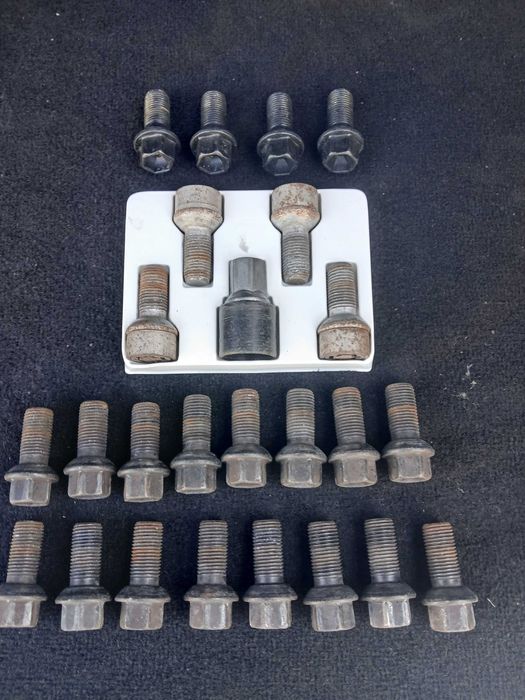 Болтове + секрет+камък за мерцедес