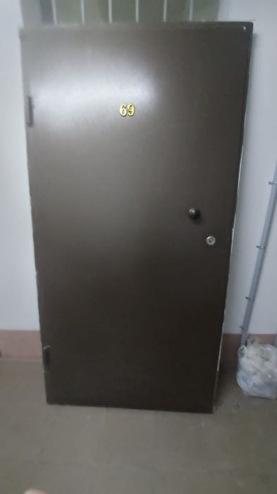 Продам входную  железную дверь