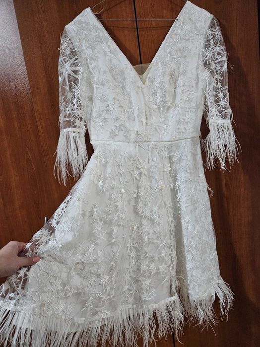 Бяла рокля, подходяща за моминско парти