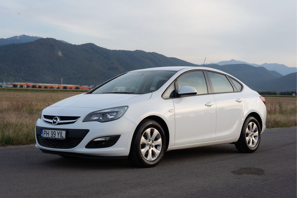 Opel Astra J 1.4 Turbo 140cp 6+1 Clima Proprietar