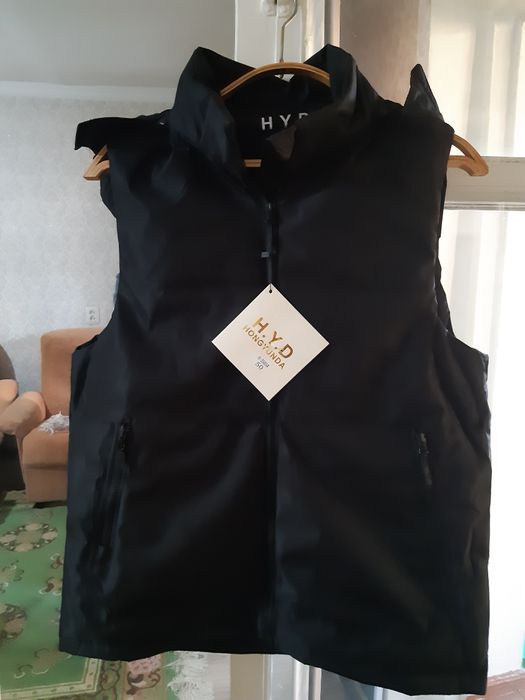 Жилет с капюшоном