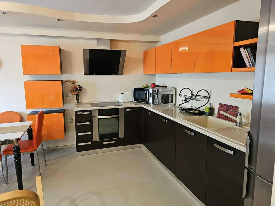 Дава се под наем Тристаен апартамент в Варна, Червен площад - 105 кв.м за 997.05 € - Снимка #1