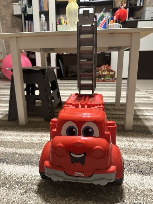 Masina de pompieri cu scara, in stare buna