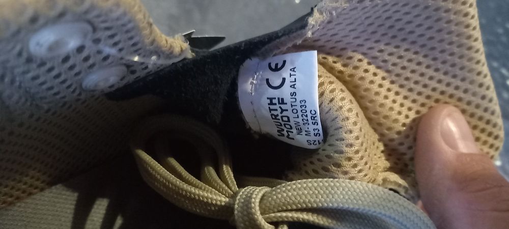 Vând bocanci cu protectie nr 42 wurth