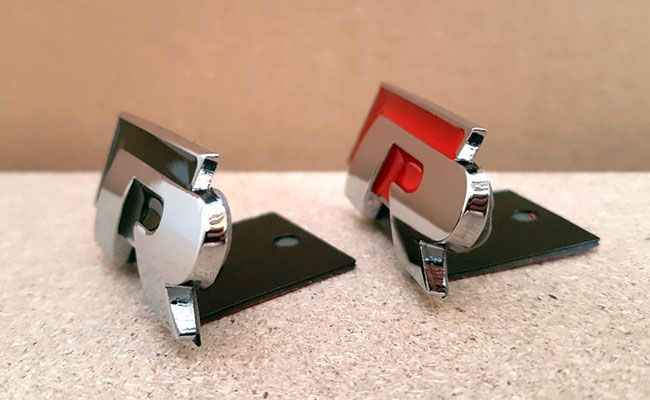 Emblema / sigla metalica grila radiator - Volkswagen R / R line