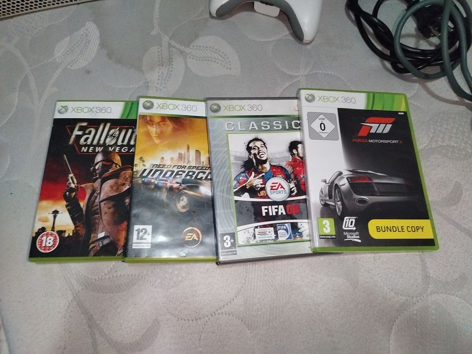 Xbox 360 alb cu o maneta