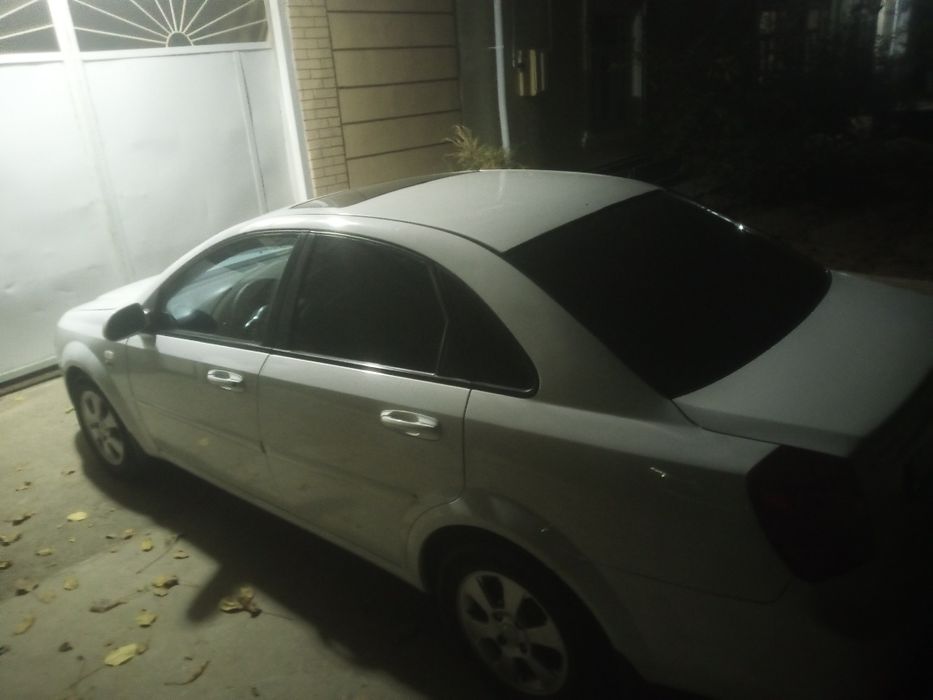 Lacetti 2011 srochni sotiladi