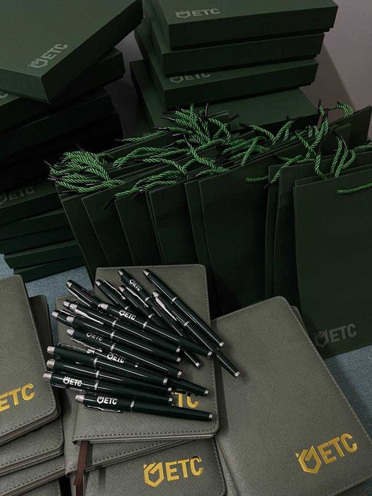 Именные ручки, брендированные блокноты корпоративные подарочные наборы