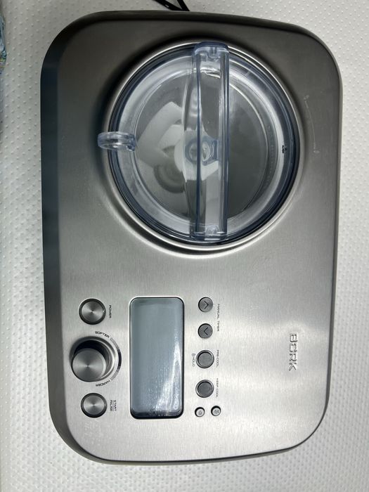Продается мороженица Bork E801