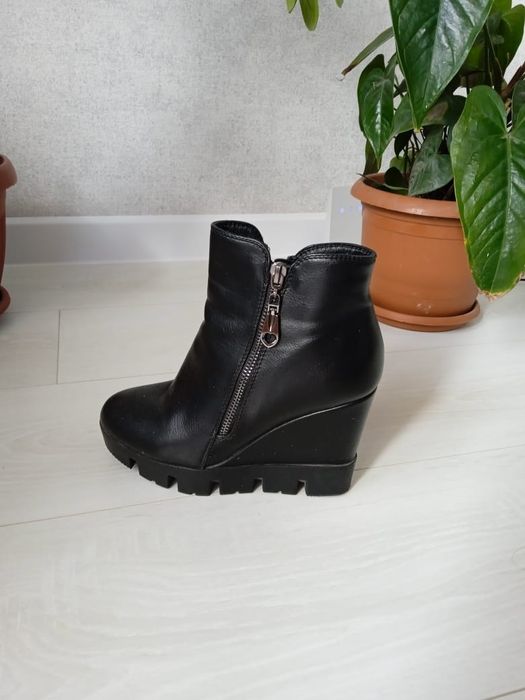 Продам сапоги женские