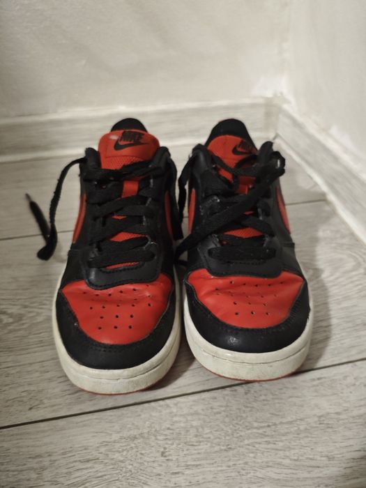 Papuci Nike court.Marimes 35.5.Conditi foarte bune