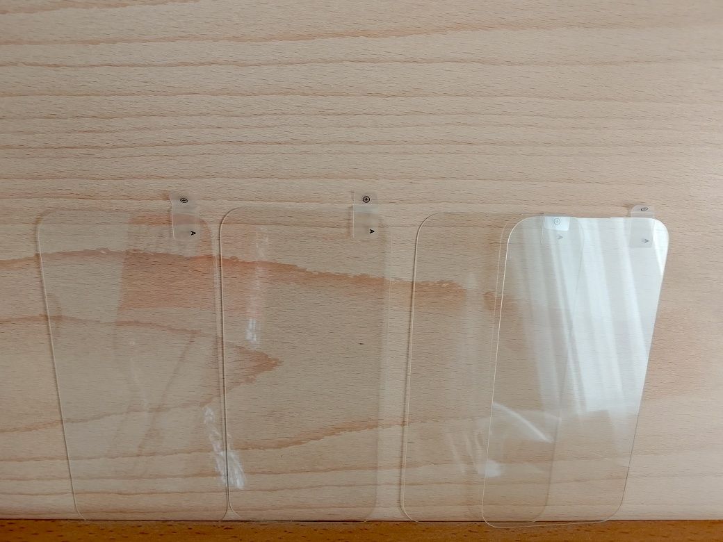 Продам чехол и защитное стекло для iPhone 15