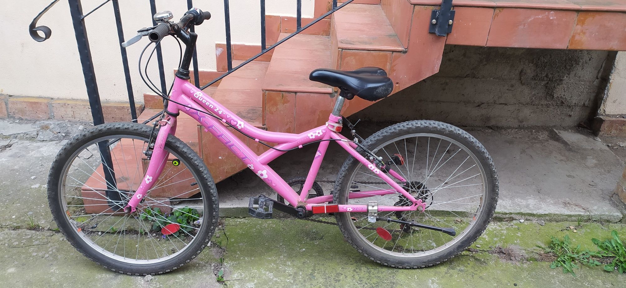 Bicicleta roz cu 6 viteze