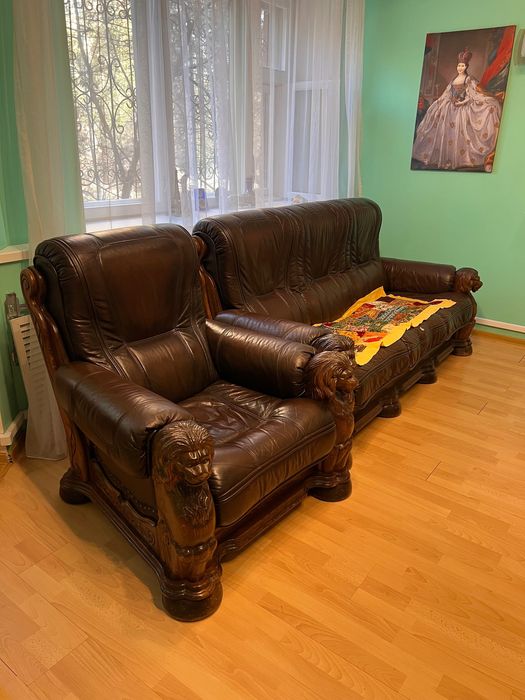 Кожаные диван и кресла