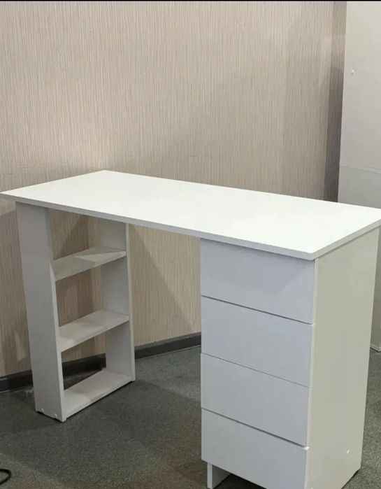 Продаю стол с тумбами