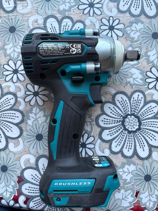 Макита Гайковерт DTW 300