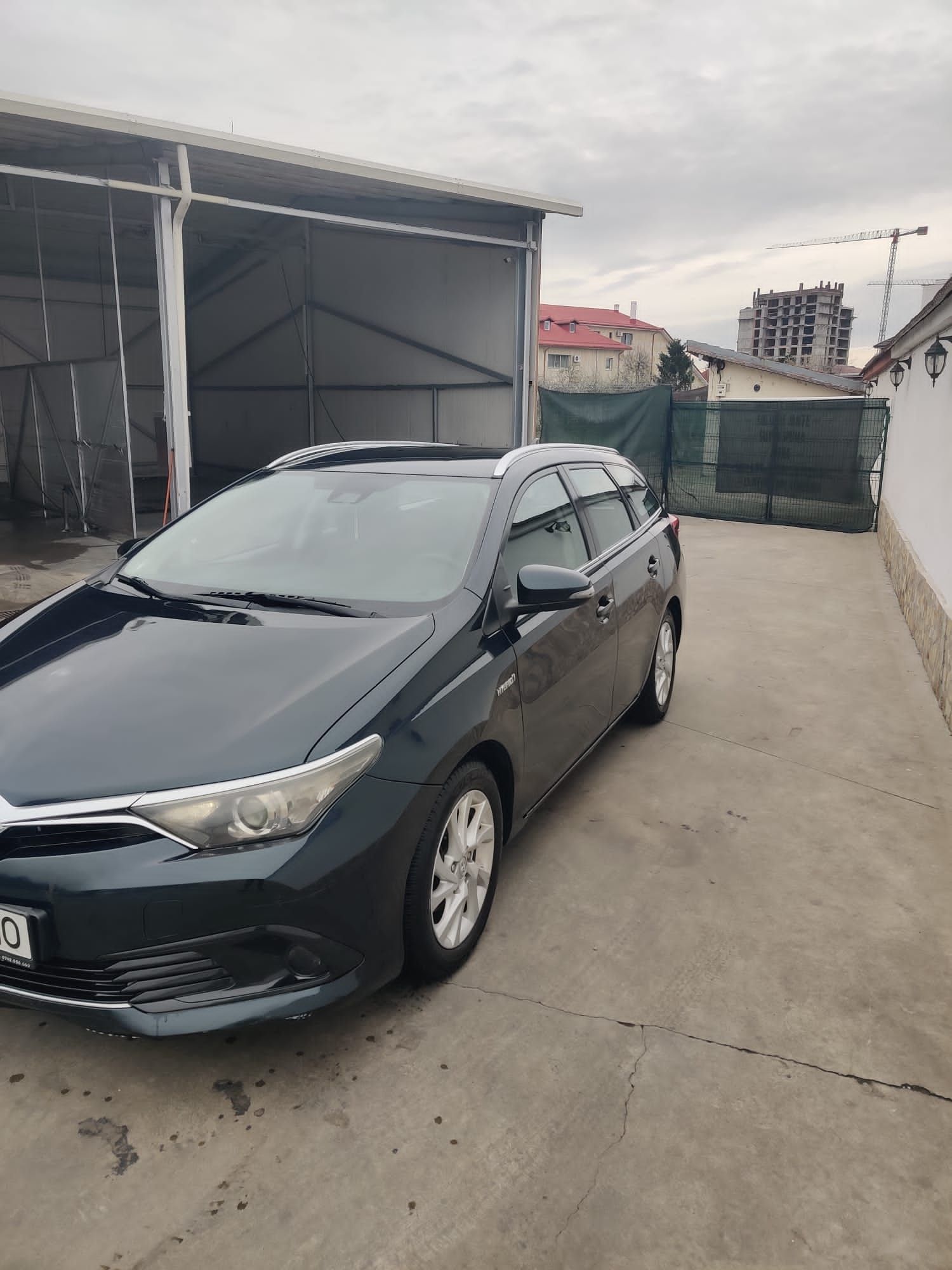 Vând Toyota auris hibrid 2017