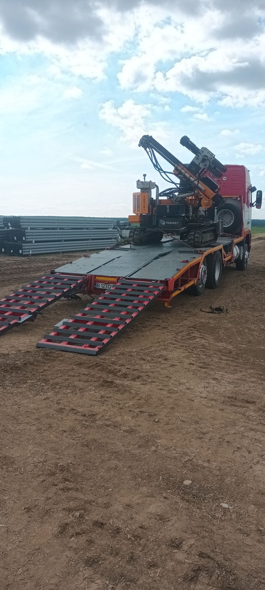 Transport,tractari utilaje,buldoexcavator,platforma  tractoare,dube