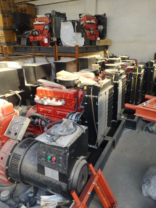 30 КВ Генератор дизельный двигатель 1соатда 6.л .дизил расход  кидали!