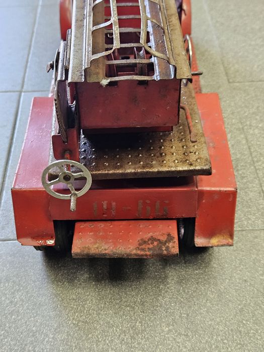Пожарна машина стара играчка от 60 - те годин.и