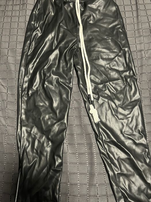 Pantaloni young rich white de piele