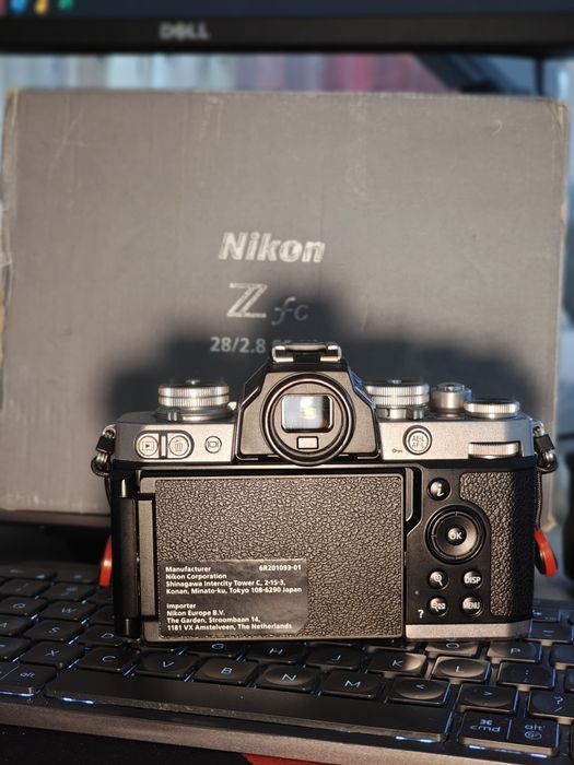 Nikon Z Fc ZFC Kit 28mm f/2.8 SE NOU Garantie 09.2027 + GRIP + 128GB