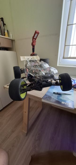 Rc truggy 1/8 със много части