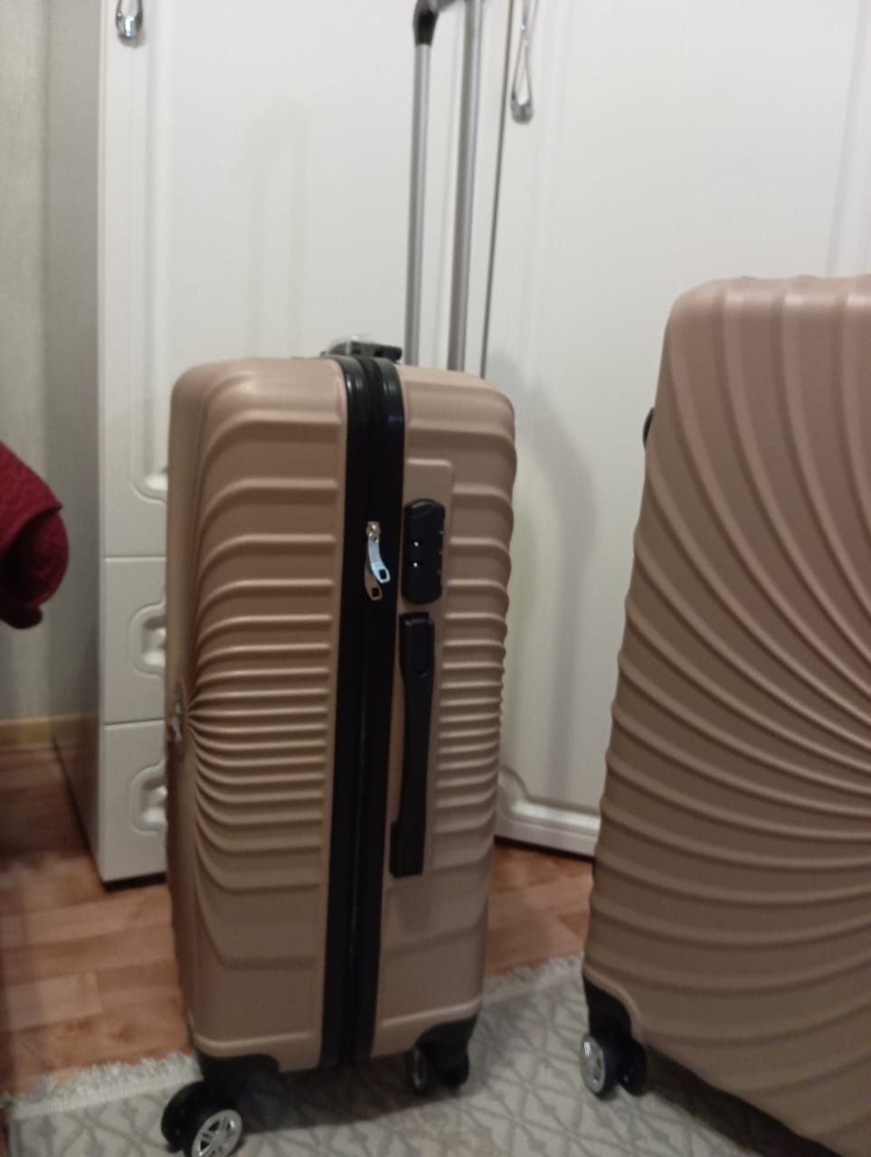 Продам чемоданы новые