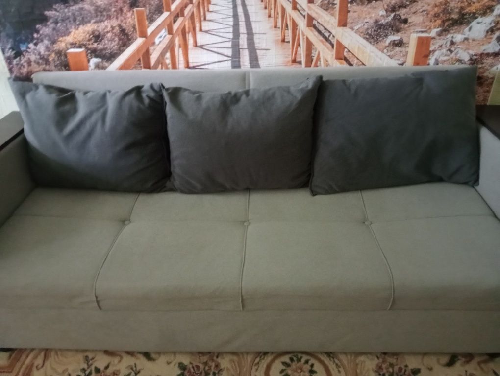 Продам диван почти новый