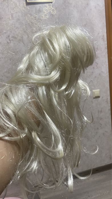 Парик белый с челкой
