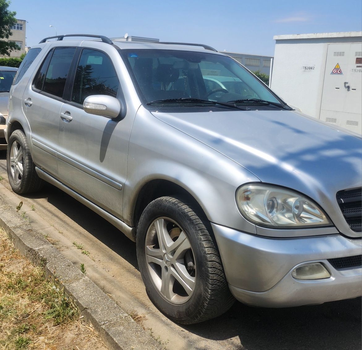 Vând Mercedes ML 2.7 cuplaj cu remorca dublă