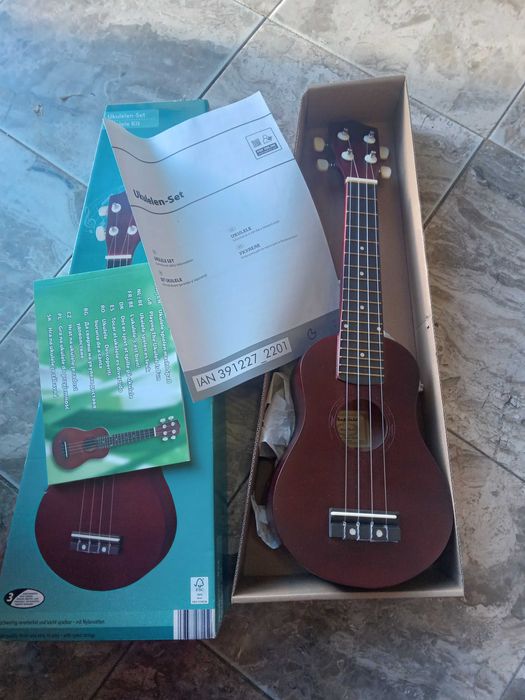 Детска китара  нова