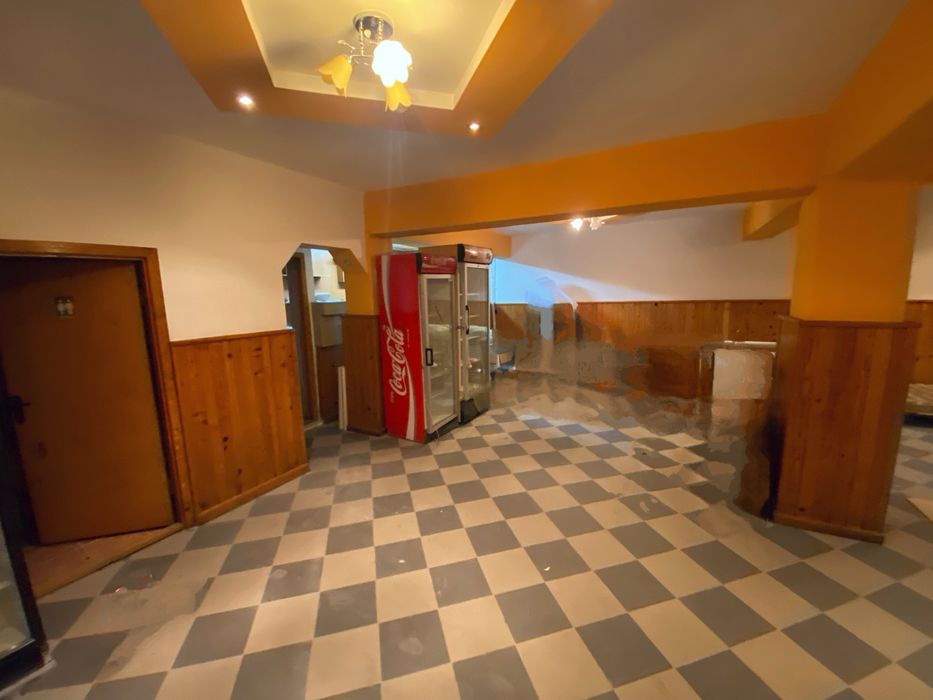 Spatii comerciale/birouri/restaurant/cafenea/patiserie/parcare/150mp