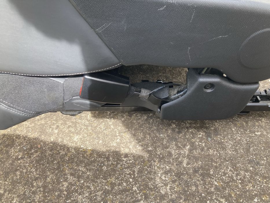 Седалки Пежо Peugeot 5008