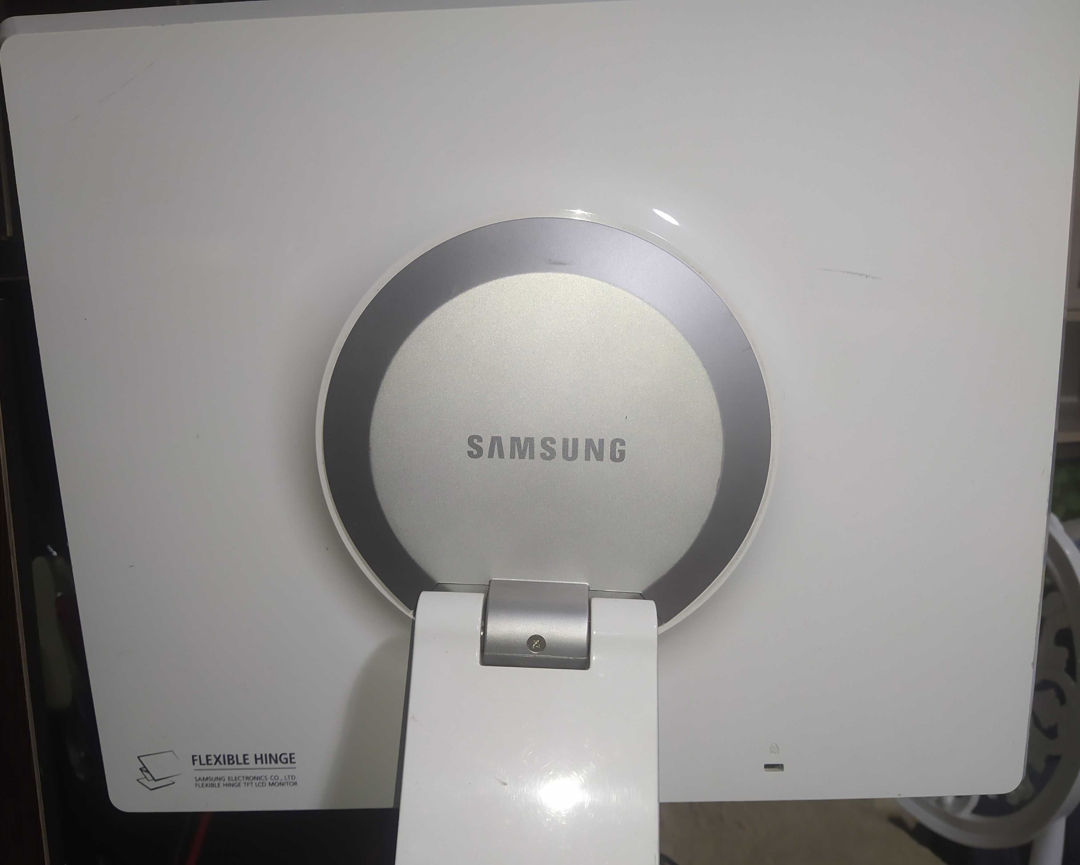 Монитор SAMSUNG SyncMaster 770p. Б/У. В отличном состоянии. ДОСТАВКА.