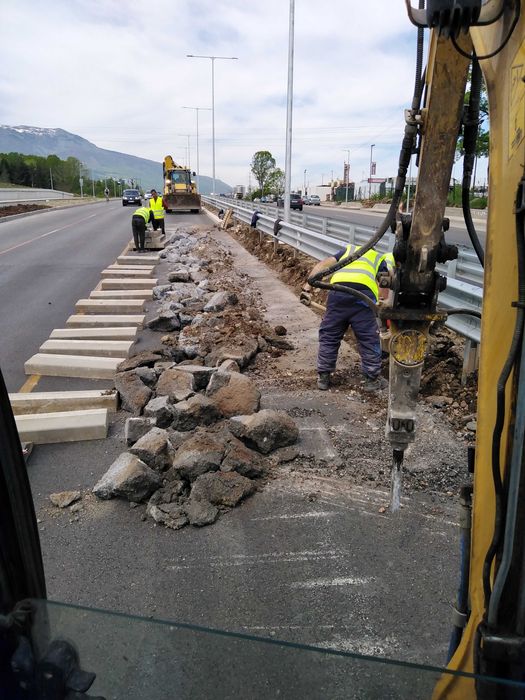 Услуги с мини багер и хидравличен чук