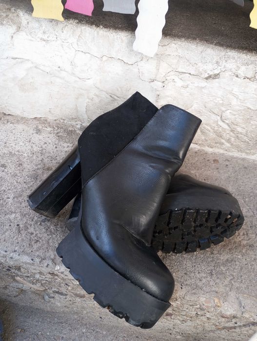 Дамски актуални боти 36 номер.