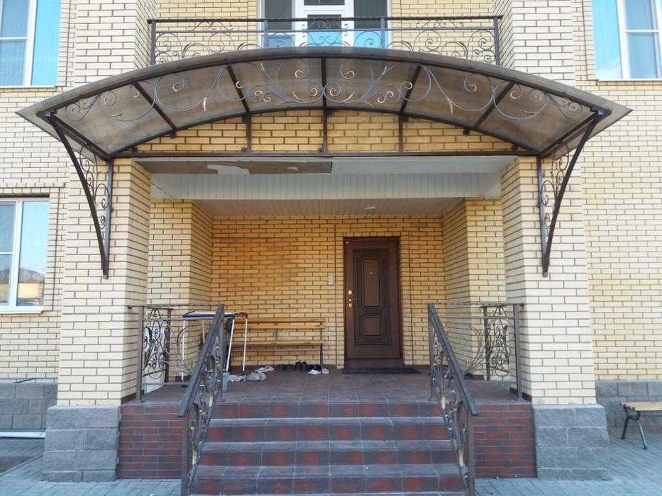 Изготовление навесов, козырьков, под ключ, установка поликарбоната