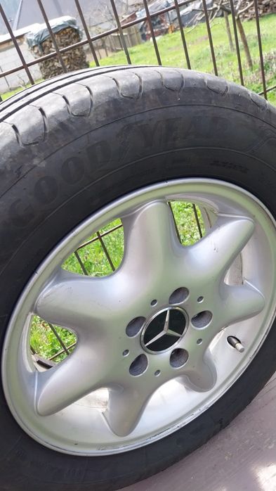 Jante Mercedes originale pe 15 cu anvelope de vară Goodyear stare bună