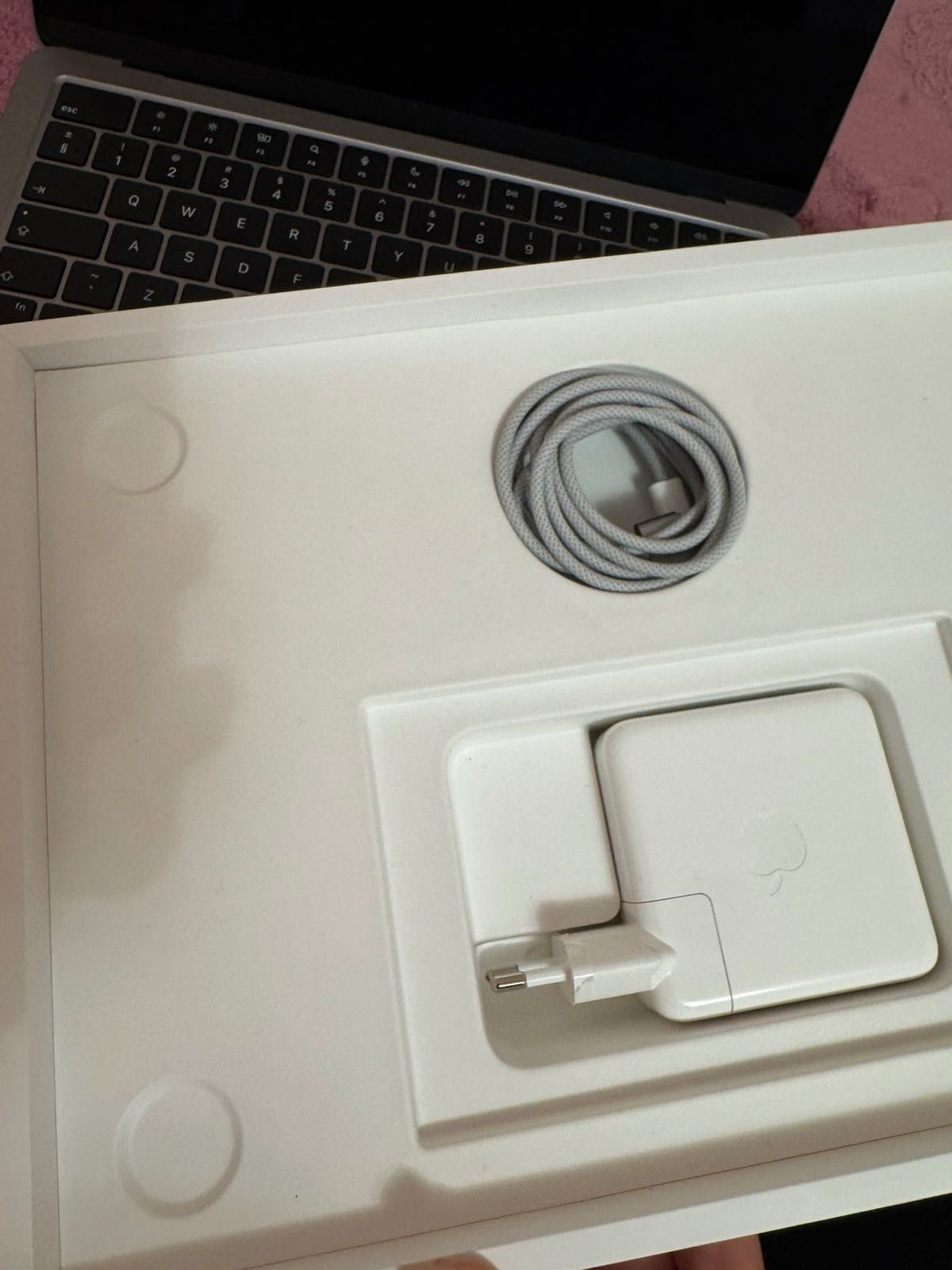 MacBook Air 13.6” M2 (2022)-100% Батерия | Пълен комплект