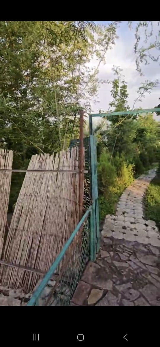 Каналга чиккан янги  2 каватлик уй сотувда.Кибрай марказида
