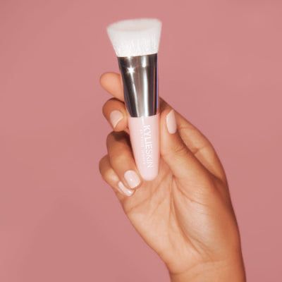 Pensula KYLIE SKIN Brush by Kylie Jenner-