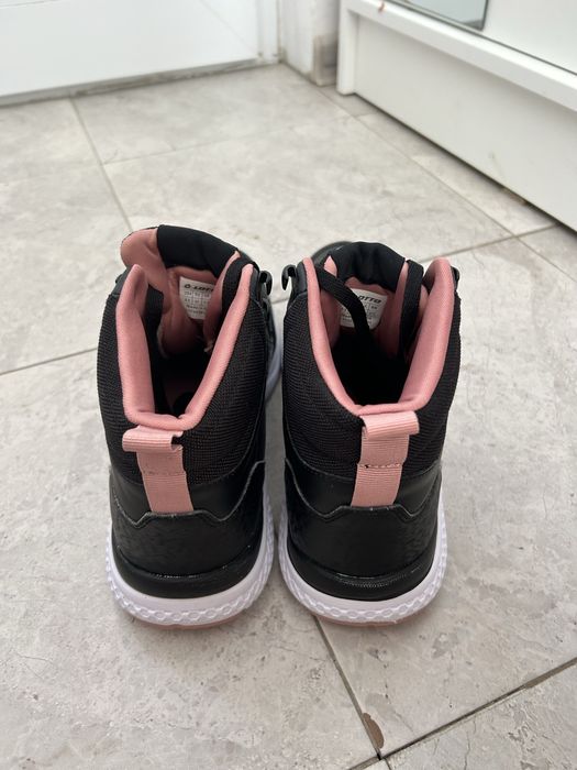 Обувки LOTTO есенни