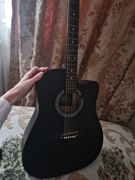 Акустическая гитара