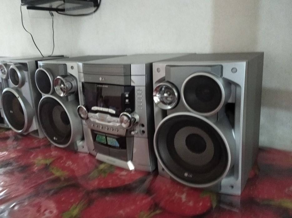 Продам музыкальный центр LG