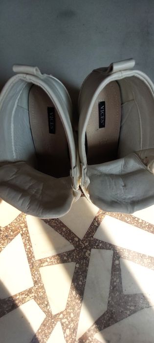 Botine aproape noi, purtate de câteva ori.