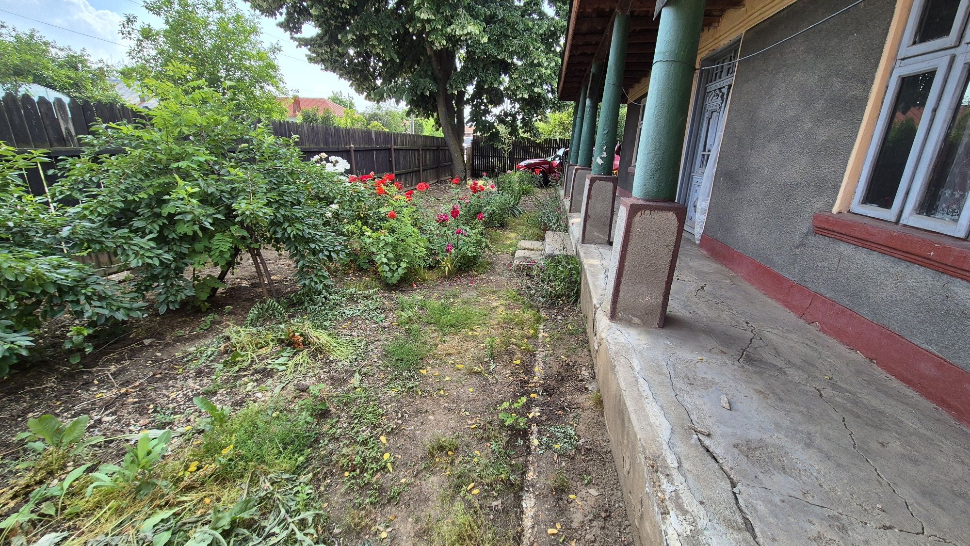 Vând casă + teren 1200mp